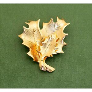Vintage Mid Century Gold Tone Leaf Brooch K1